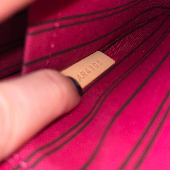 *SOLD* Louis Vuitton Neverfull MM WITH Clutch - Picture 6 of 10